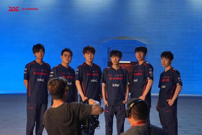 军在进攻中 军在进攻中