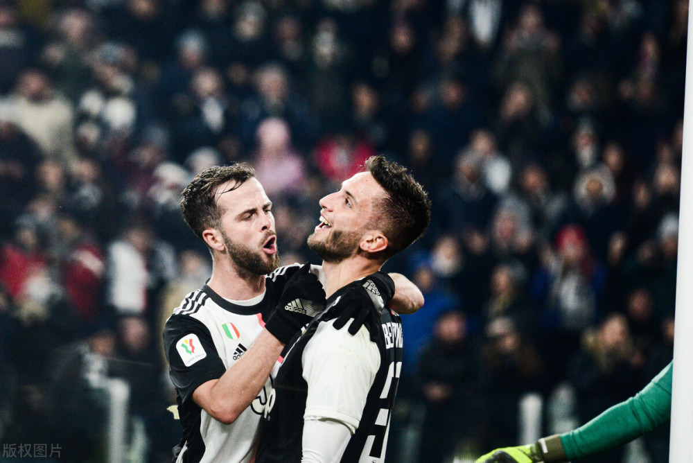 他几乎一人 他几乎一人